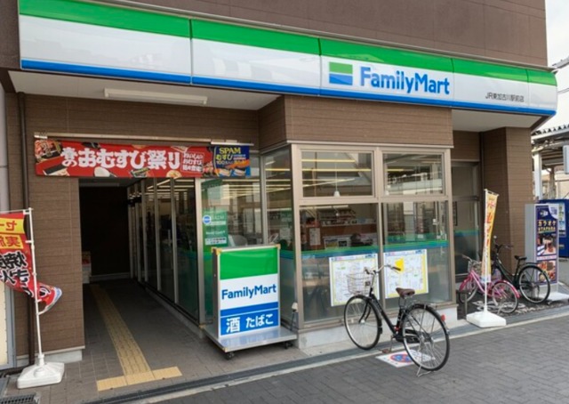 コンビニ　ファミリーマートJR東加古川駅前店（コンビニ）まで610m