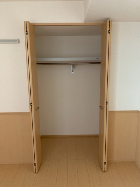 収納　同物件別号室の写真です。