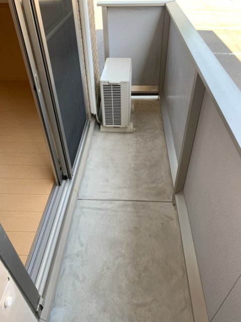 バルコニー　同物件別号室の写真です。