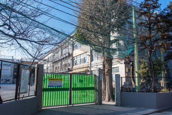 小学校　杉並区立高井戸第三小学校（小学校）まで789m