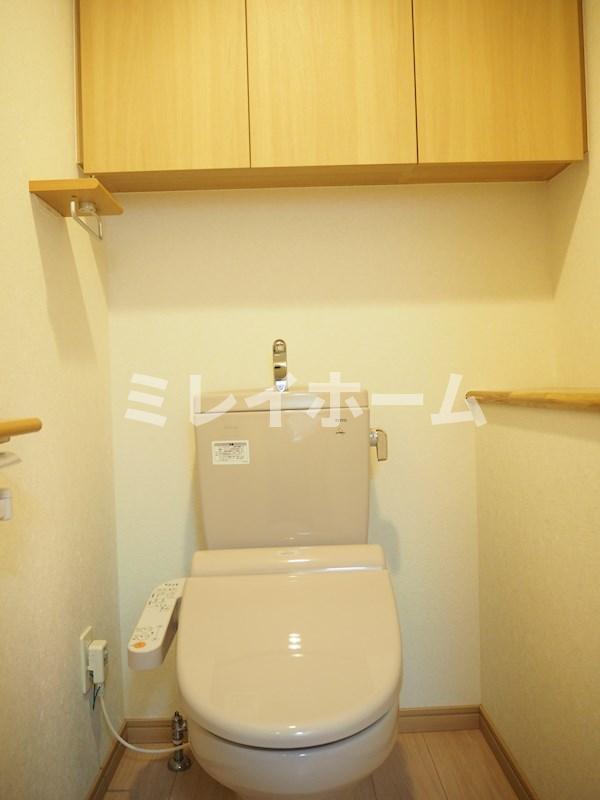 トイレ　同建物内、別のお部屋の参考写真になります。