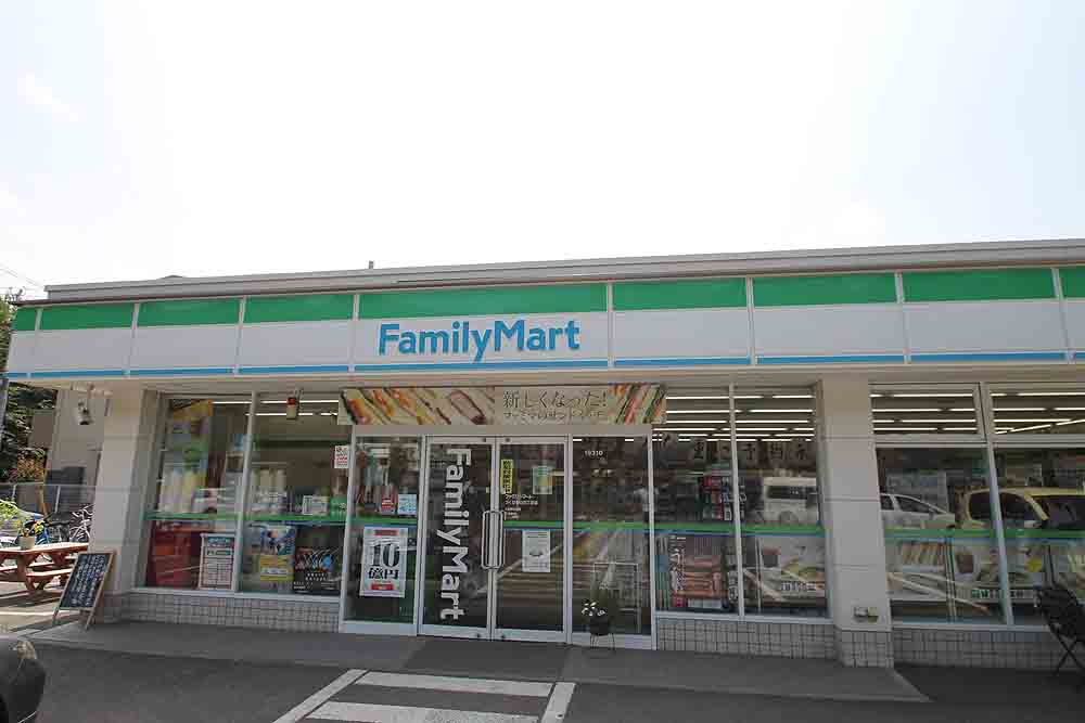 コンビニ　ファミリーマート つくば春日四丁目店（コンビニ）まで824m