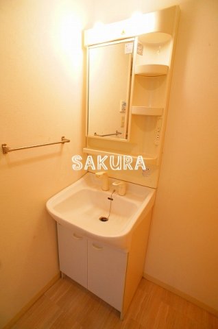 洗面設備　身支度に欠かせない独立洗面台♪