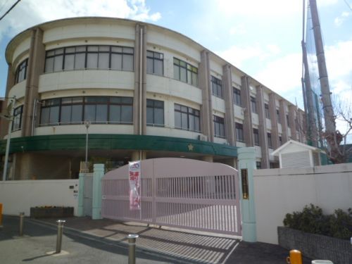 小学校　大阪市立市岡小学校（小学校）まで670m