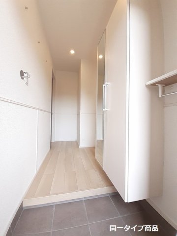 玄関　収納もある玄関です