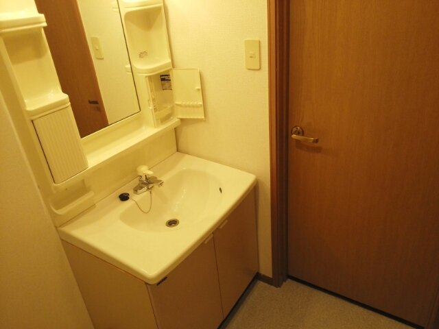 洗面設備　スペースが確保できる洗面所です