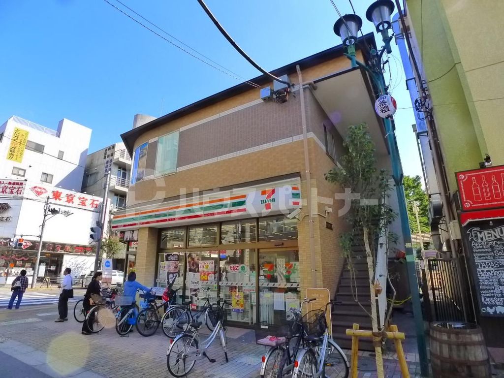 コンビニ　セブンイレブン足立竹ノ塚駅東店（コンビニ）まで210m