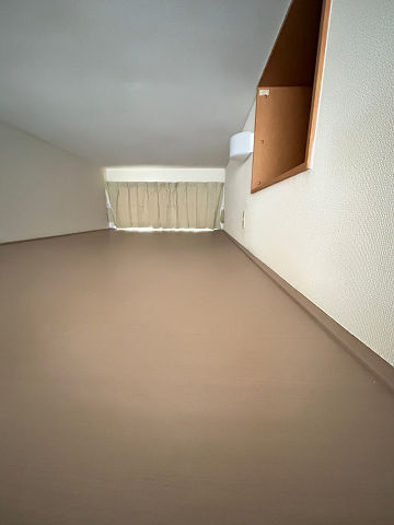 その他部屋・スペース　落ち着いた色調の寝室です