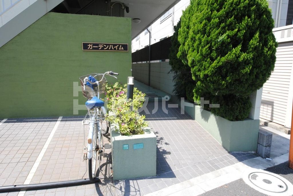 エントランス　駐車場