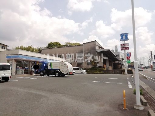 コンビニ　ローソン　直方感田店（コンビニ）まで404m