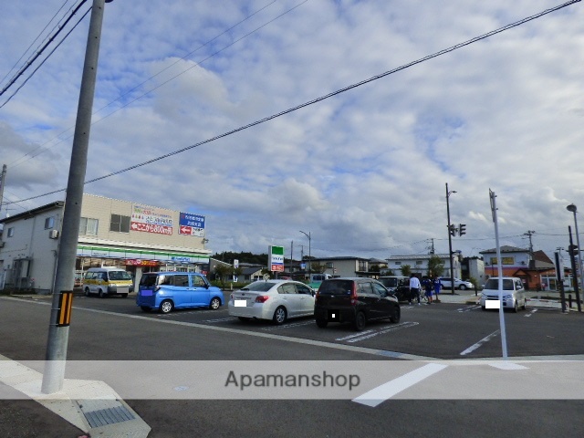 コンビニ　ファミリーマート秋田中央インター通店（コンビニ）まで232m
