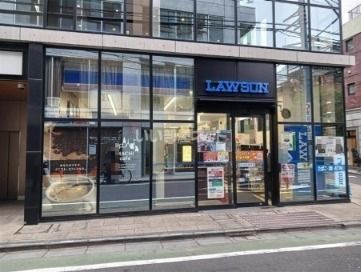 コンビニ　ローソン神宮前三丁目店（コンビニ）まで101m