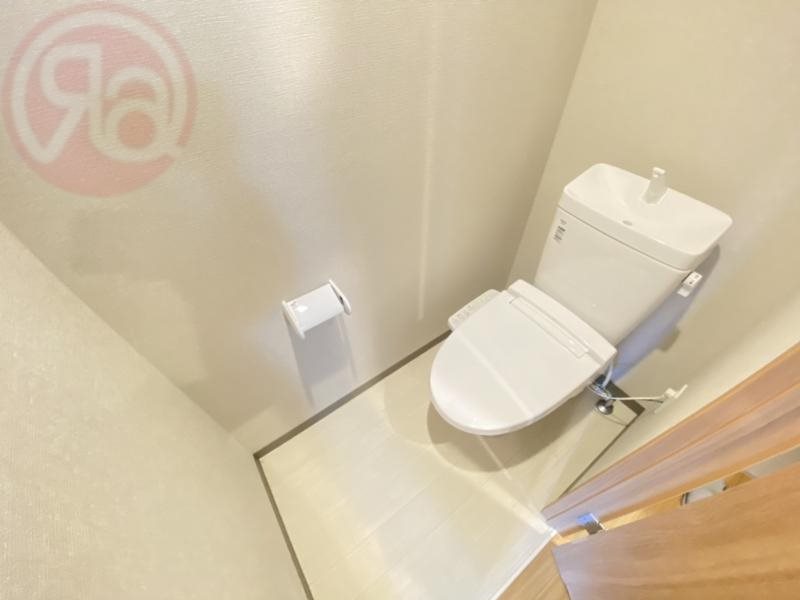 トイレ　落ち着いた色調のトイレです