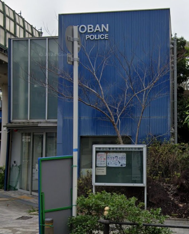 コンビニ　ファミリーマート築港店（コンビニ）まで323m
