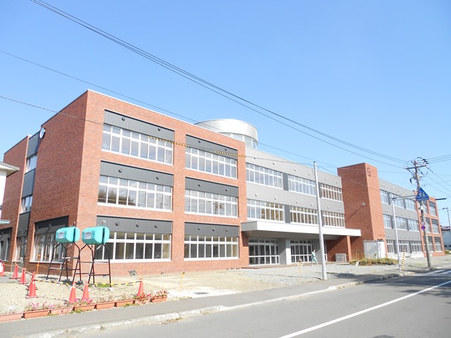 小学校　江別市立江別第一小学校（小学校）まで602m