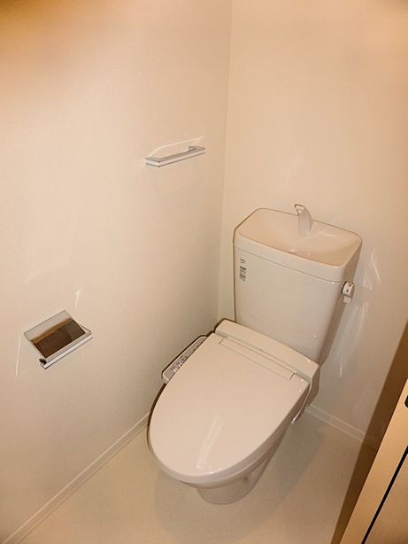 トイレ　清潔感のあるトイレは温水洗浄便座！