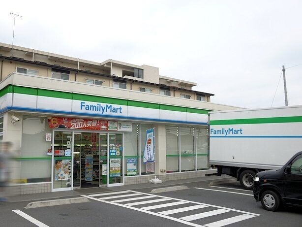 コンビニ　ファミリーマートさいたま鈴谷二丁目店（コンビニ）まで279m