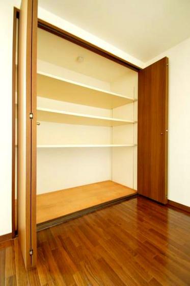 収納　各部屋に収納有り