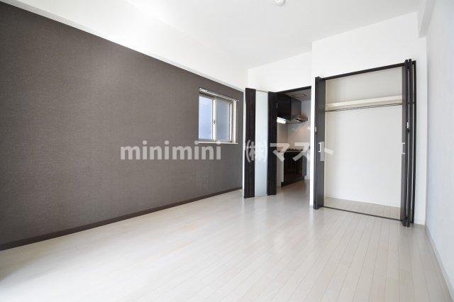 居室・リビング　中部屋は小窓無し