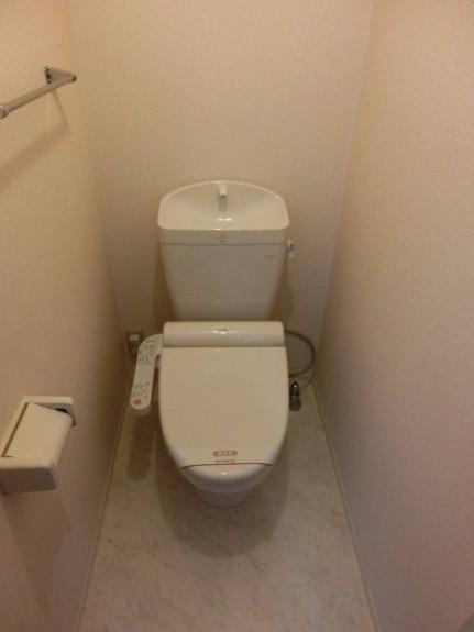 トイレ　※同タイプの別の部屋の写真です。