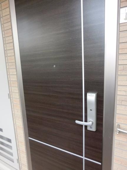 玄関　※同タイプの別の部屋の写真です。