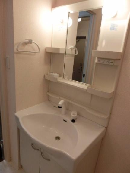 洗面設備　※同タイプの別の部屋の写真です。