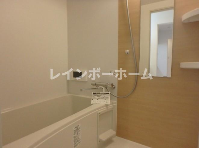 バス・シャワールーム　コンパクトで使いやすいお風呂です
