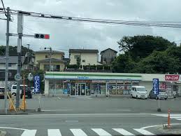 コンビニ　ファミリーマート 太宰府梅ヶ丘店（コンビニ）まで1057m
