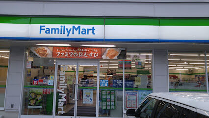 コンビニ　ファミリーマート知事公館前店（コンビニ）まで75m