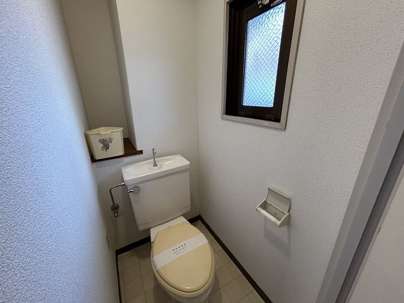 トイレ　窓がありお掃除のときには換気しやすいです