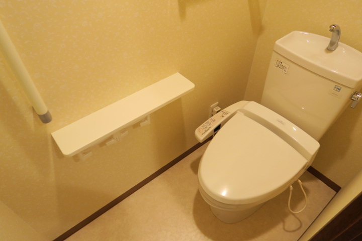 トイレ　別号室参考写真になります。
