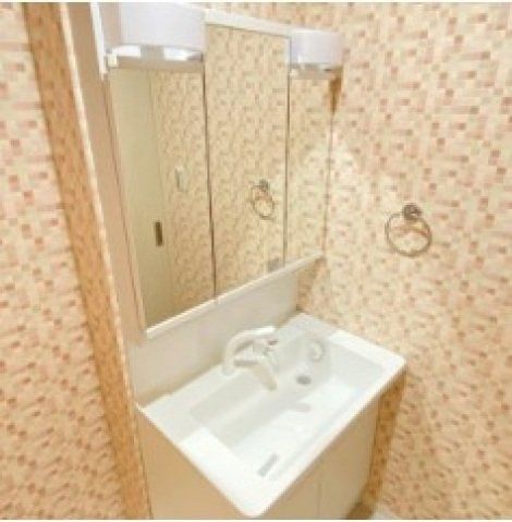 洗面設備　シャンプードレッサーの独立洗面台です。