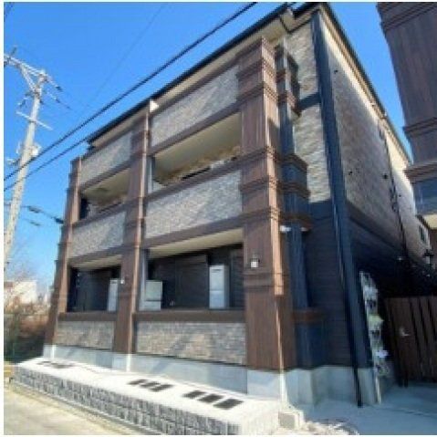 建物外観　3階建てのスマートな建物です。