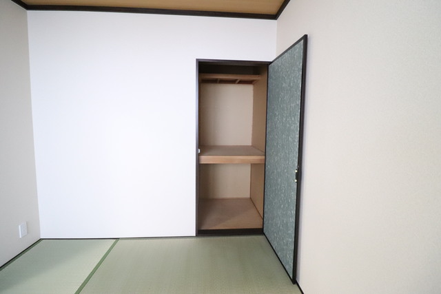 収納　押入