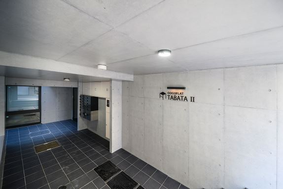 エントランス　ＣＯＣＯＦＬＡＴ田端II　北区田端新町3
