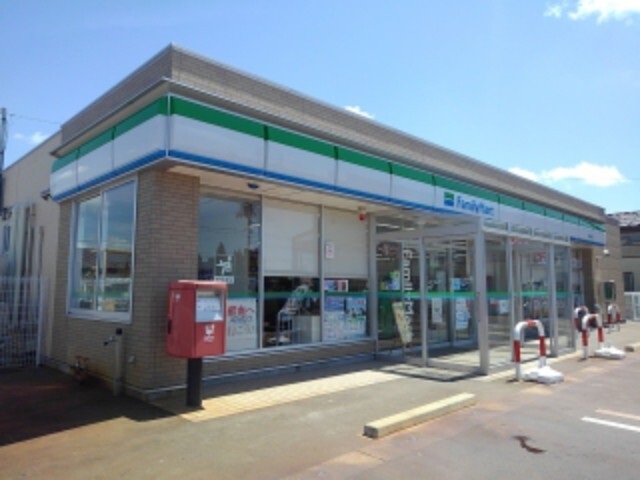その他　ファミリーマート燕大曲店（その他）まで595m