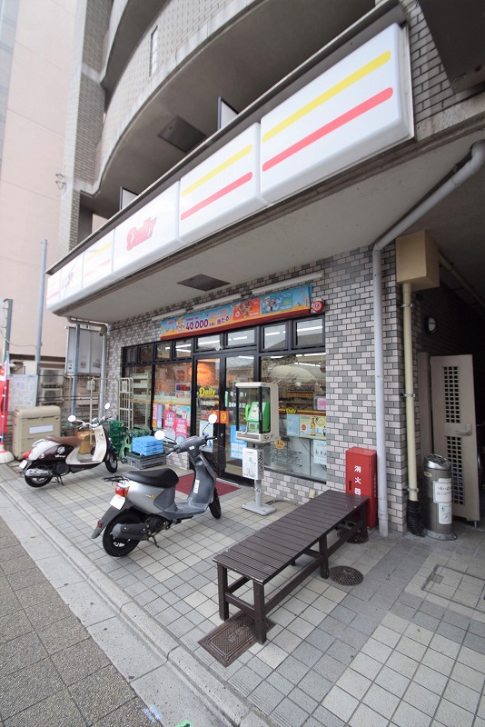 コンビニ　デイリーヤマザキ 三条京阪店（コンビニ）まで242m
