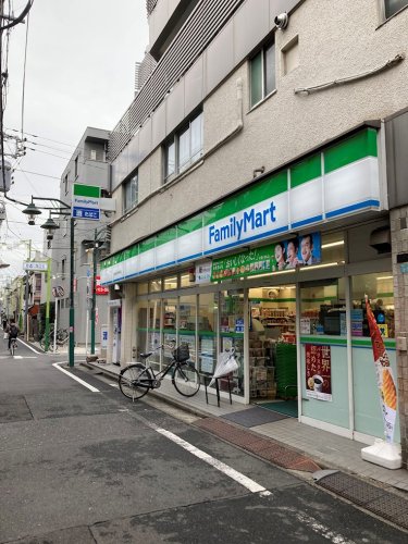 コンビニ　ファミリーマート 椎名町駅前店（コンビニ）まで267m