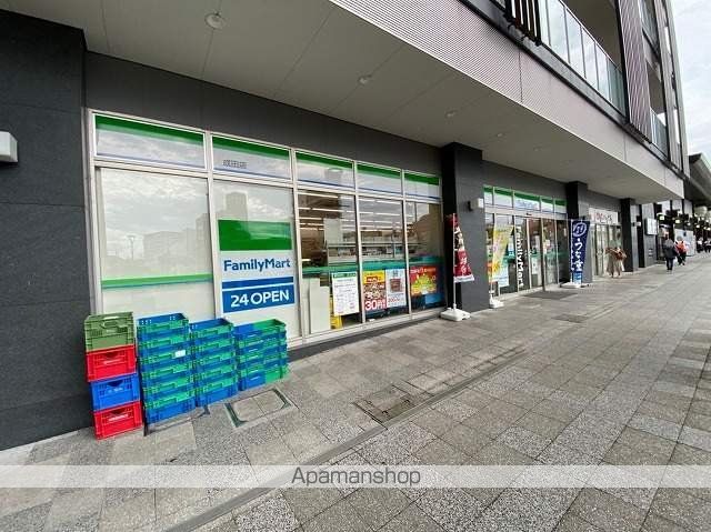 コンビニ　ファミリーマート（コンビニ）まで1218m