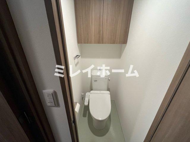 トイレ　同建物内別のお部屋の参考写真になります。