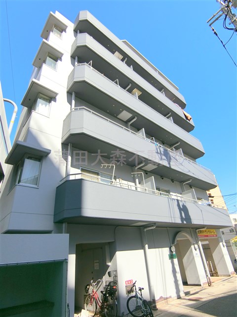 建物外観　1985年10月築　鉄骨造地上9階建て　総戸数15戸 東京都