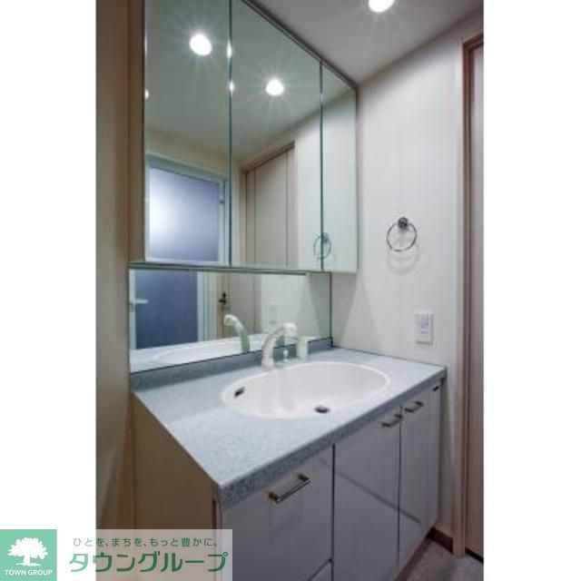 洗面設備　※写真は同タイプ住戸です。