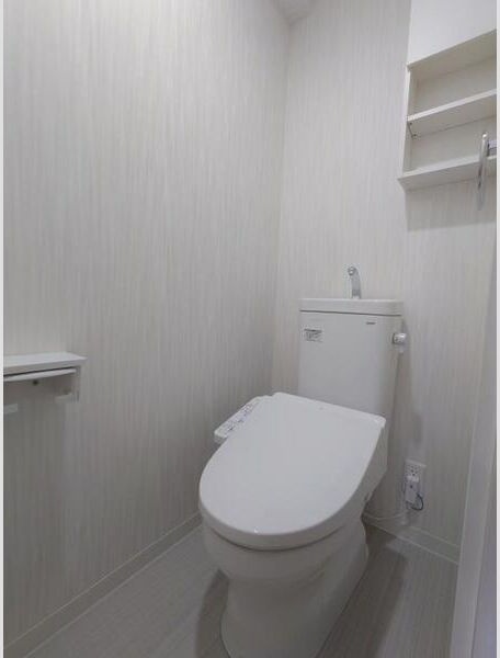 トイレ　※写真は同じマンションの違う部屋のものになります。