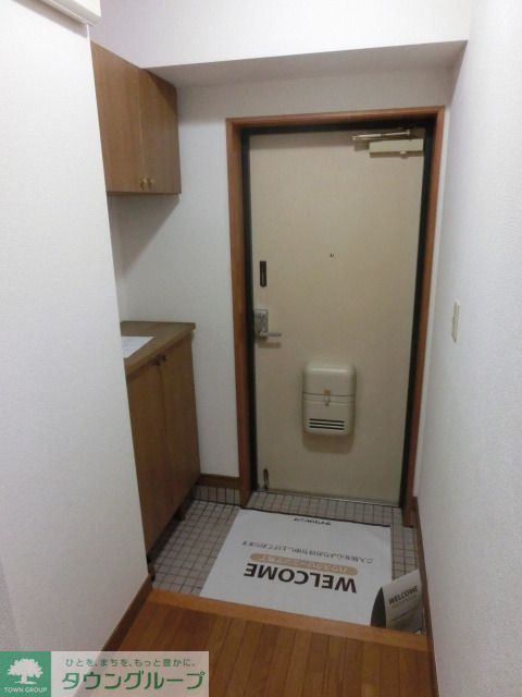 玄関　同建物同タイプ住戸参考写真です