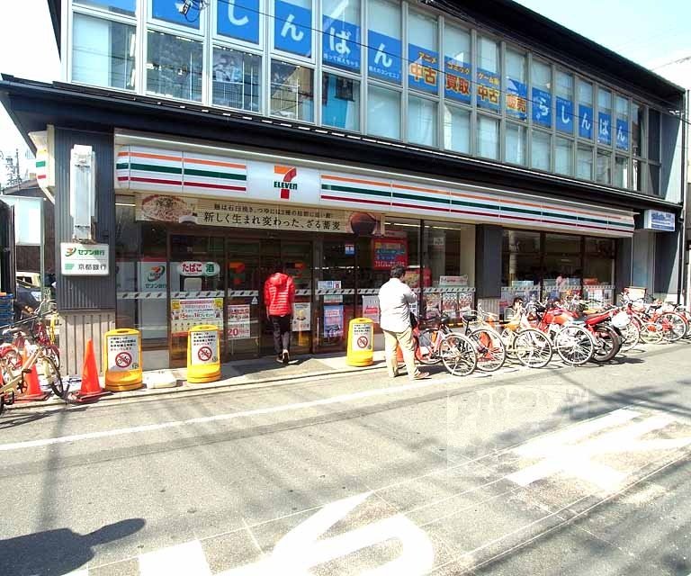 コンビニ　セブンイレブン御幸町六角店（コンビニ）まで200m