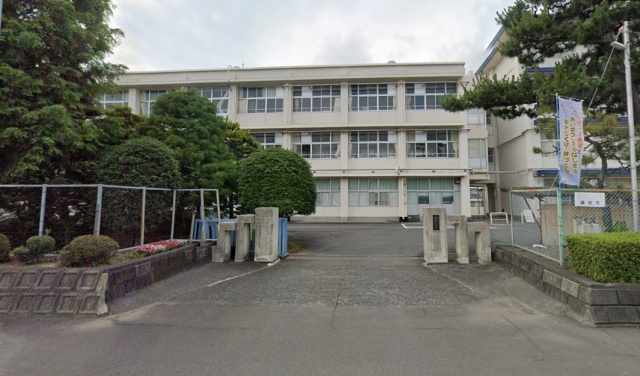 中学校　藤枝市立青島中学校（中学校）まで579m
