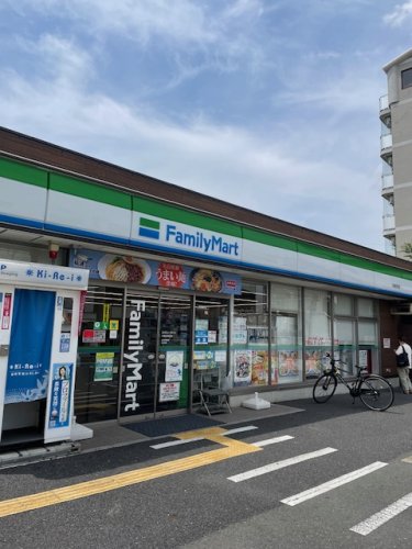 コンビニ　ファミリーマート（コンビニ）まで378m