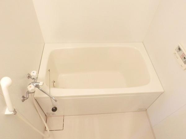バス・シャワールーム　追い焚き機能付きバス！