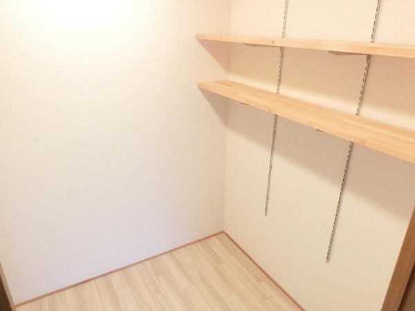 収納　たっぷり収納できる納戸！