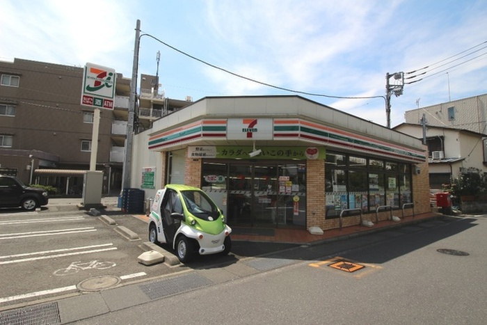 コンビニ　セブンイレブン（コンビニ）まで385m